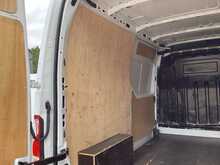 Nissan Interstar dCi 35 Tekna F35 MWB M/R A/C Euro 6 