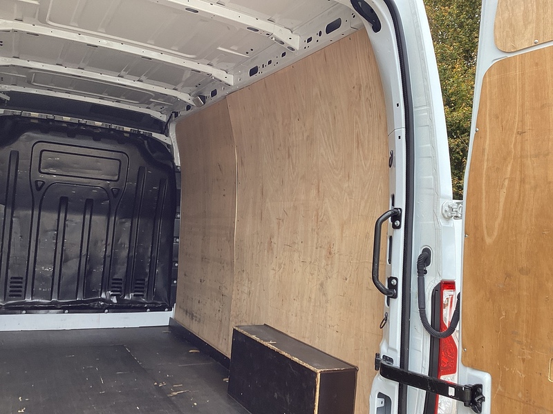 Nissan dCi 35 Tekna F35 MWB M/R A/C Euro 6