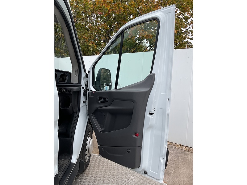 Ford 460 EcoBlue Trend 17 Seat Minibus 165ps