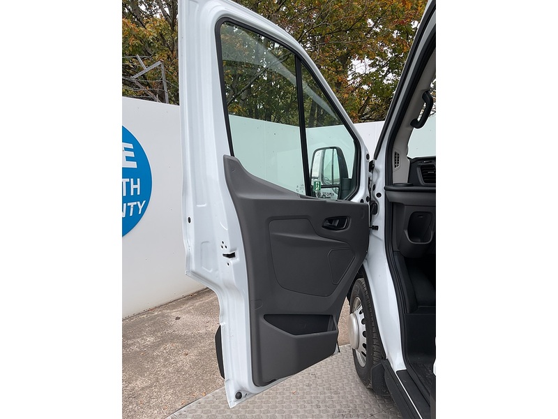 Ford 460 EcoBlue Trend 17 Seat Minibus 165ps