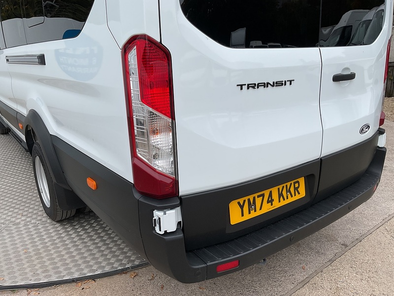 Ford 460 EcoBlue Trend 17 Seat Minibus 165ps