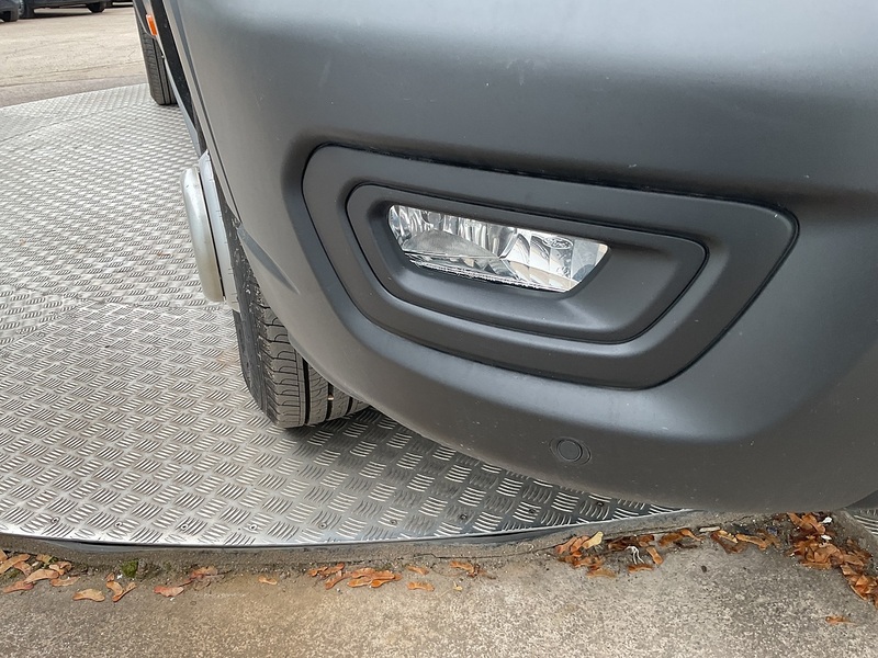 Ford 460 EcoBlue Trend 17 Seat Minibus 165ps