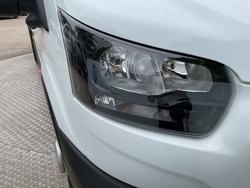 Ford 460 EcoBlue Trend 17 Seat Minibus 165ps