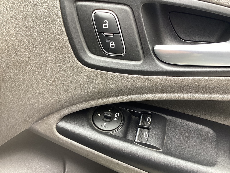 Ford 240 EcoBlue Limited SWB A/C Euro 6 **NO VAT**