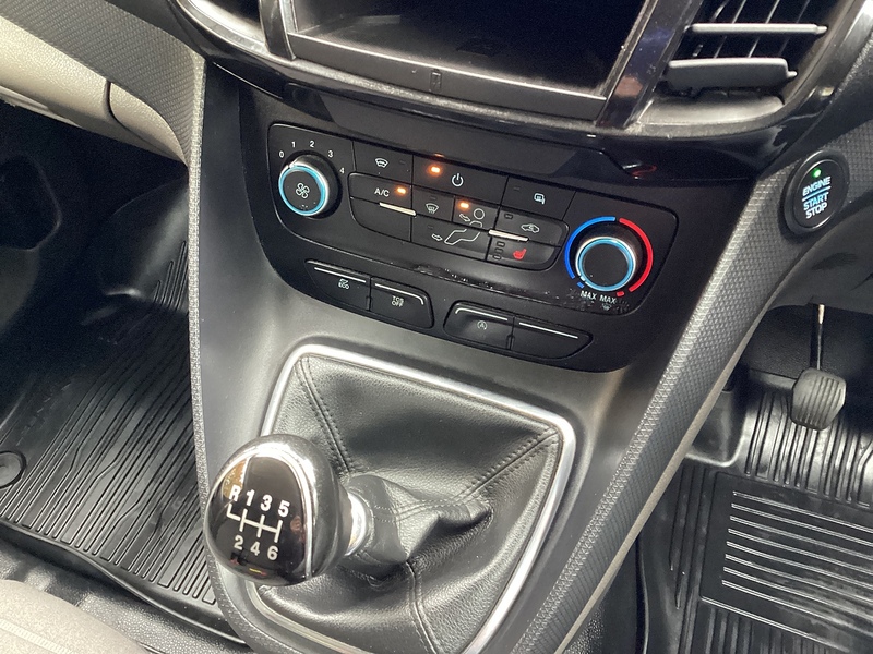 Ford 240 EcoBlue Limited SWB A/C Euro 6 **NO VAT**