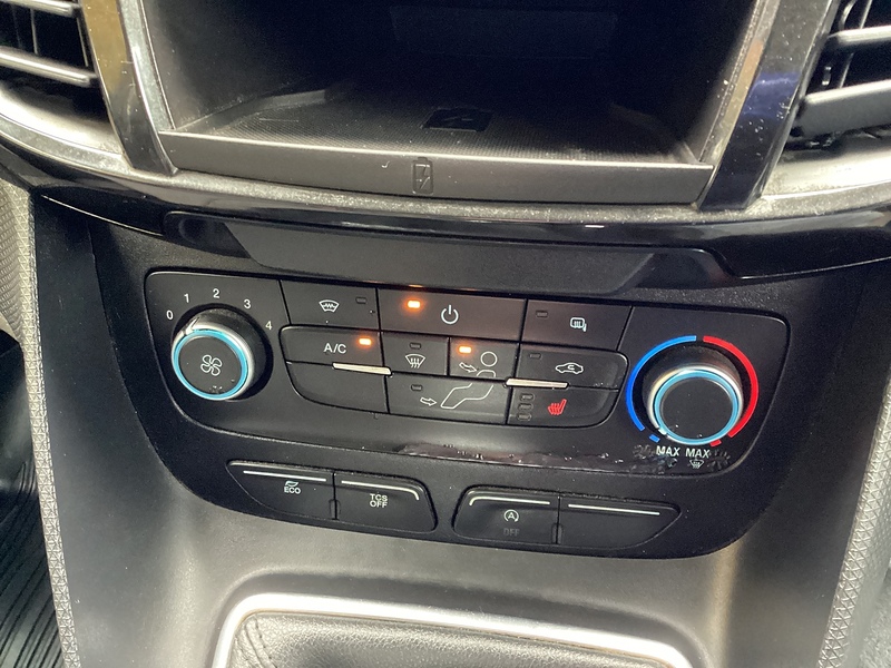 Ford 240 EcoBlue Limited SWB A/C Euro 6 **NO VAT**