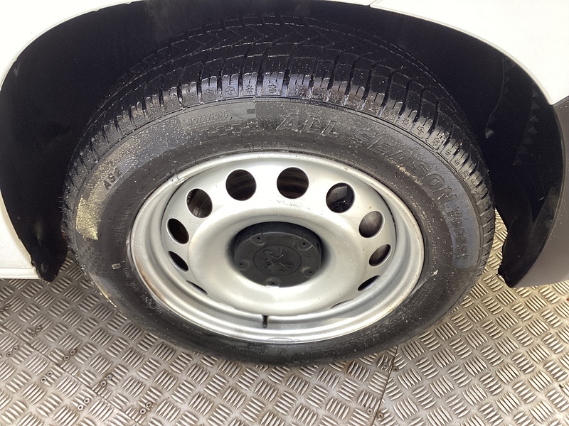 Peugeot BlueHDi 950 Professional Premium + LWB A/C Euro 6