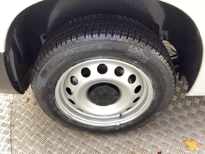 Peugeot BlueHDi 950 Professional Premium + LWB A/C Euro 6