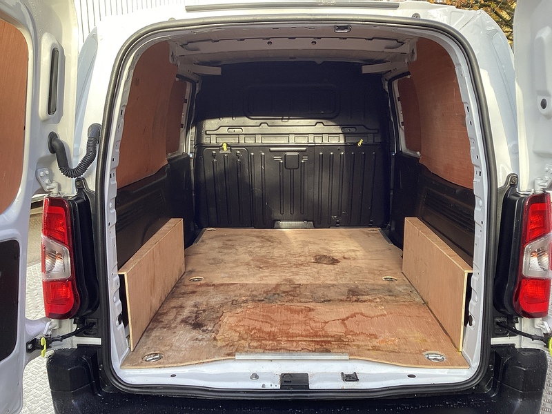 Peugeot BlueHDi 950 Professional Premium + LWB A/C Euro 6