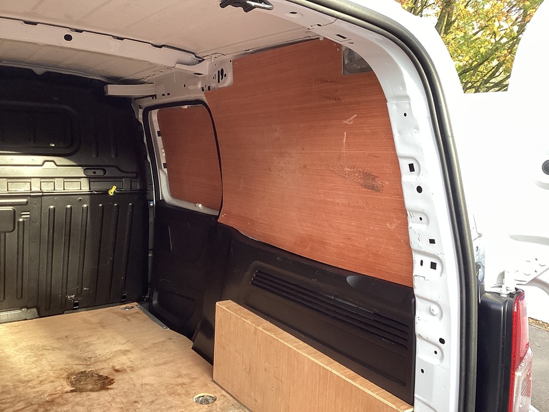 Peugeot BlueHDi 950 Professional Premium + LWB A/C Euro 6