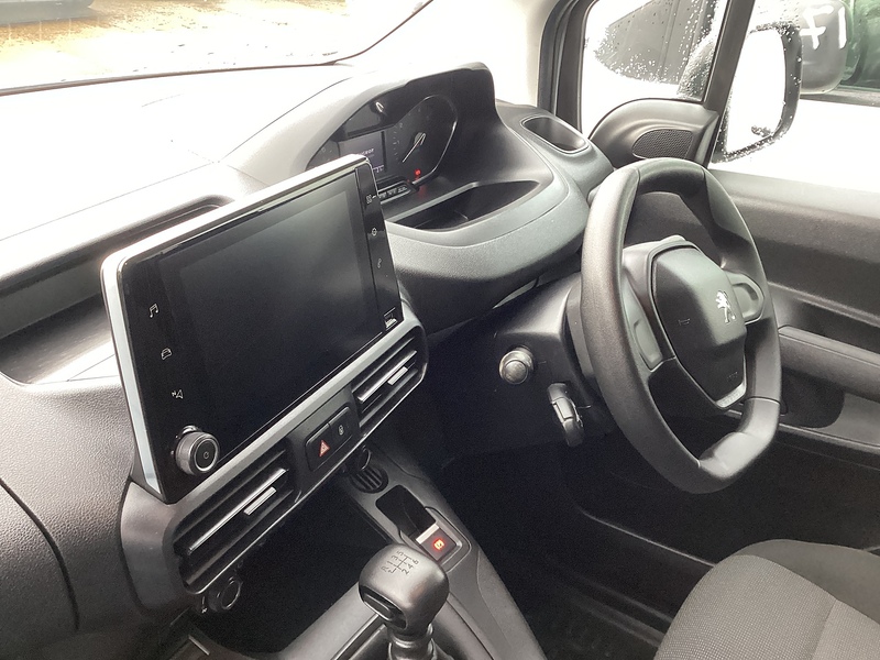 Peugeot BlueHDi 950 Professional Premium + LWB A/C Euro 6