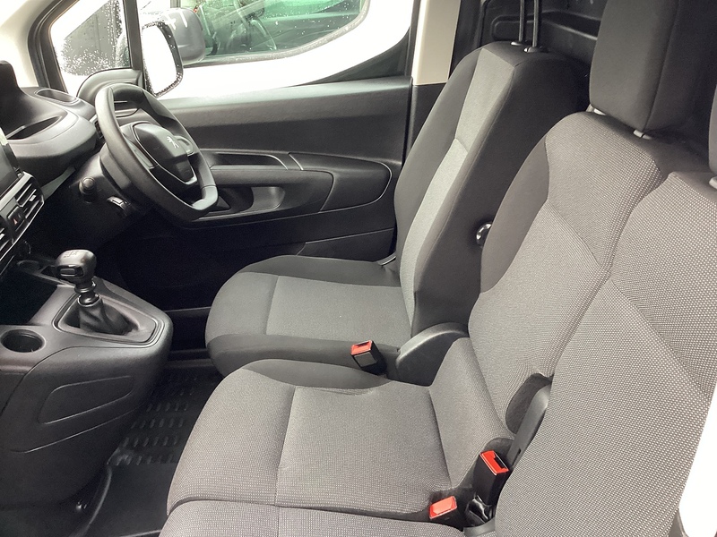 Peugeot BlueHDi 950 Professional Premium + LWB A/C Euro 6