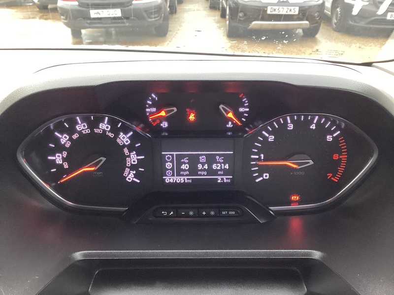 Peugeot BlueHDi 950 Professional Premium + LWB A/C Euro 6