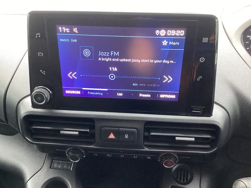 Peugeot BlueHDi 950 Professional Premium + LWB A/C Euro 6