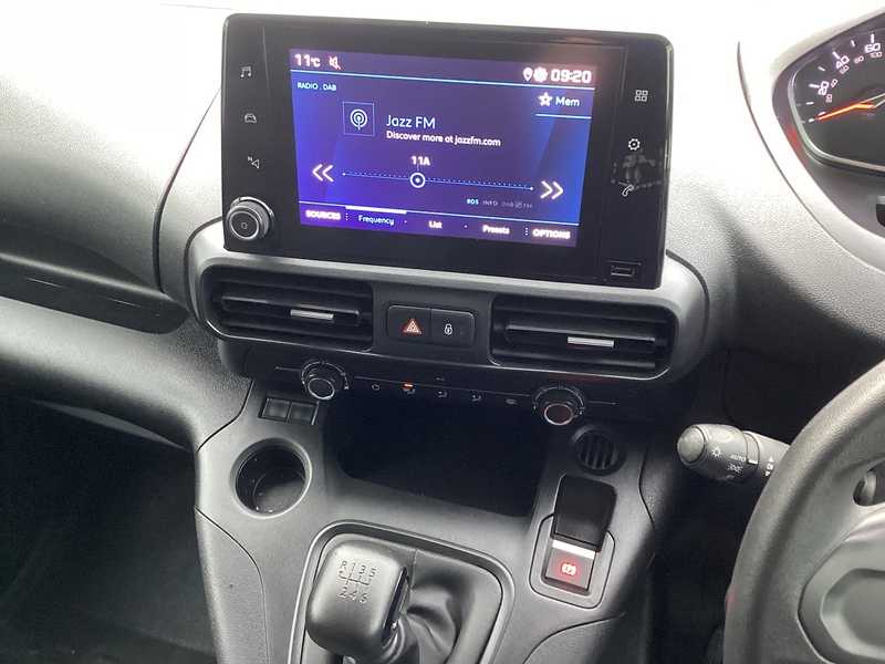 Peugeot BlueHDi 950 Professional Premium + LWB A/C Euro 6