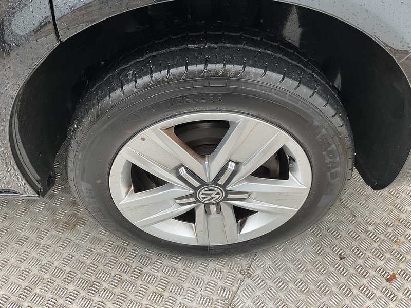 Volkswagen TDI SE Shuttle LWB DSG