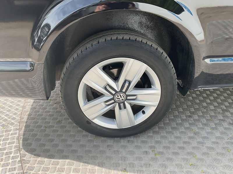 Volkswagen TDI SE Shuttle LWB DSG