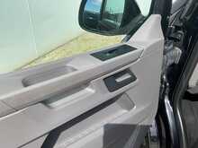 Volkswagen Transporter TDI SE Shuttle LWB DSG 