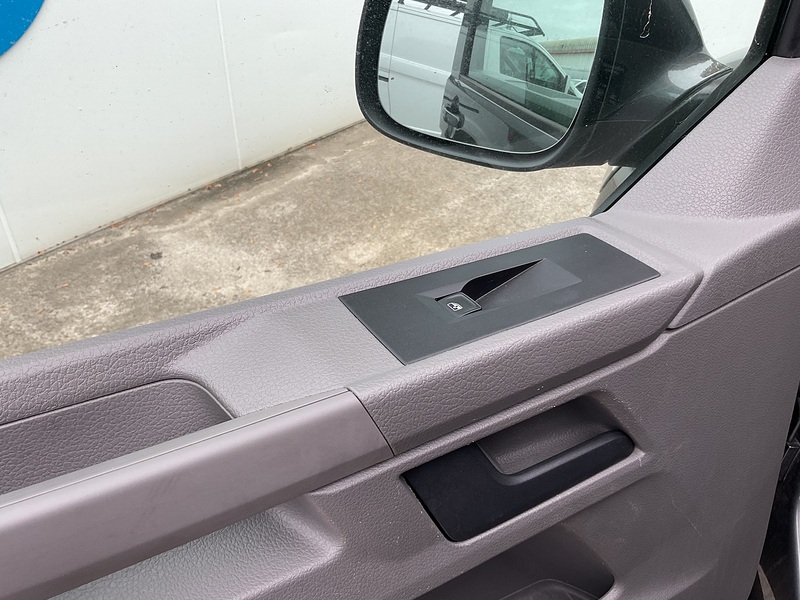 Volkswagen TDI SE 9 Seater Euro 6