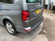 Volkswagen Transporter Shuttle TDI SE 9 Seater Euro 6 