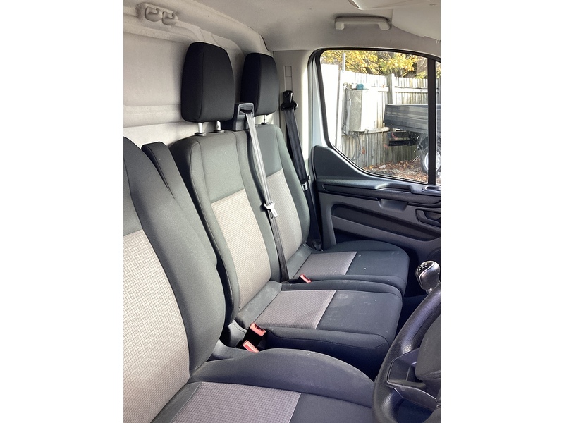 Ford 300 EcoBlue SWB H/R A/C Euro 6