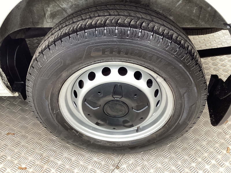 Ford 300 EcoBlue SWB H/R A/C Euro 6 *NEW WET BELT*