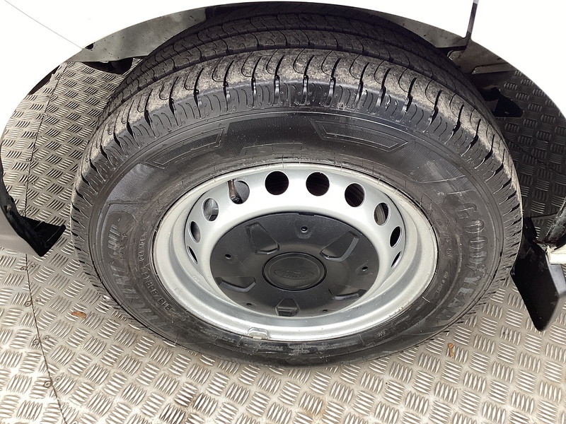 Ford 300 EcoBlue SWB H/R A/C Euro 6 *NEW WET BELT*