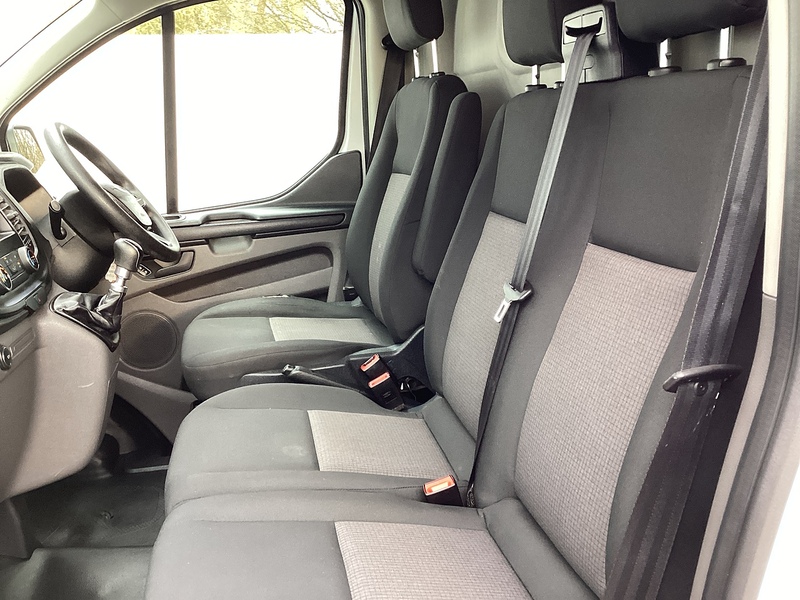 Ford 300 EcoBlue SWB H/R A/C Euro 6 *NEW WET BELT*