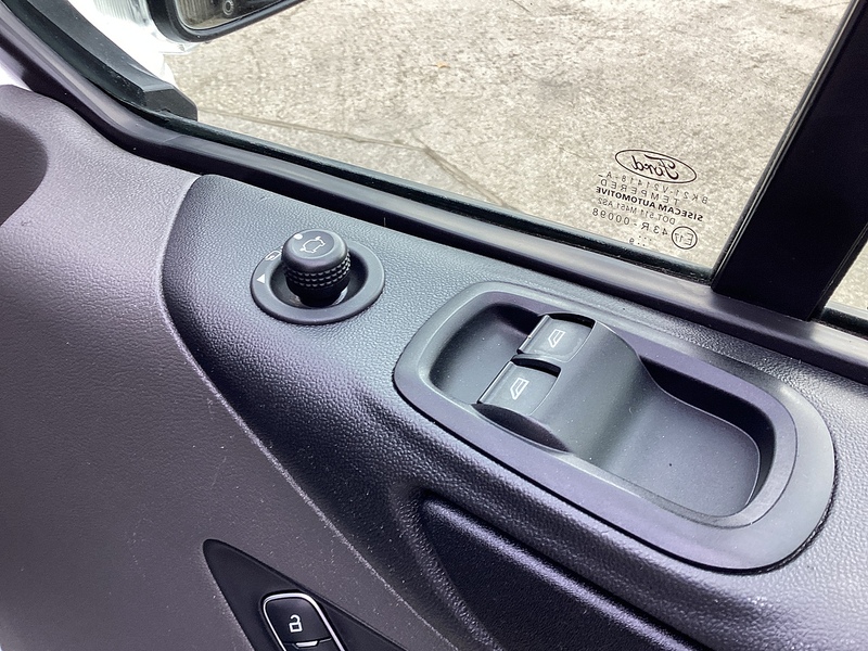 Ford 300 EcoBlue SWB H/R A/C Euro 6 *NEW WET BELT*