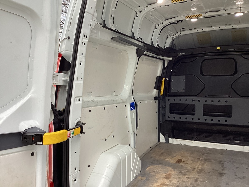 Ford 300 EcoBlue SWB H/R A/C Euro 6 *NEW WET BELT*