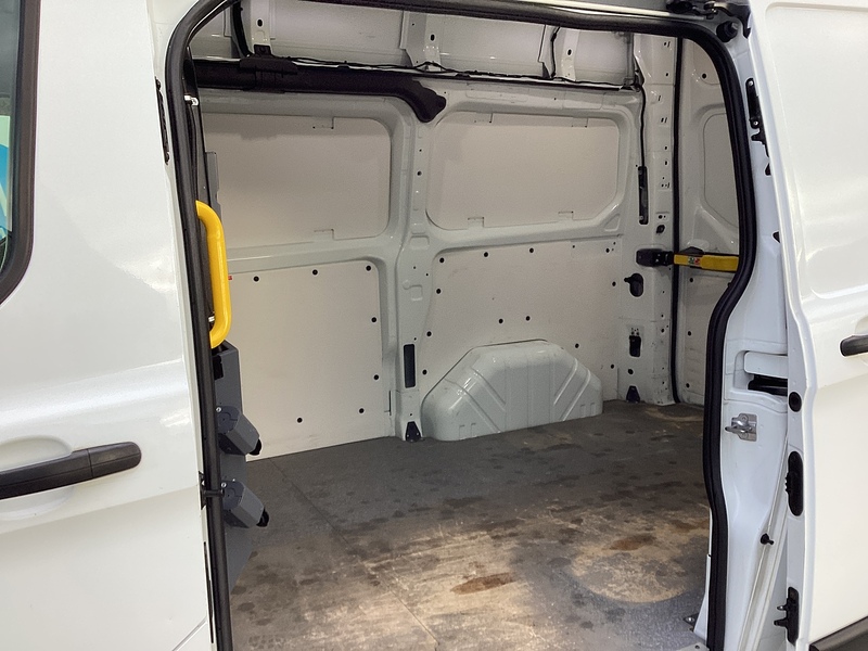 Ford 300 EcoBlue SWB H/R A/C Euro 6 *NEW WET BELT*