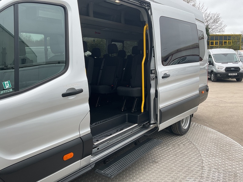 Ford 460 EcoBlue Limited 17 Seat Minibus