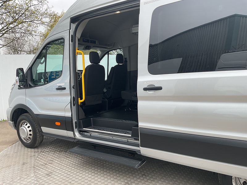 Ford 460 EcoBlue Limited 17 Seat Minibus
