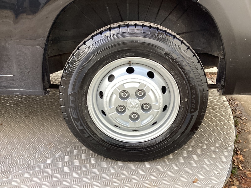 Peugeot BlueHDi 335 Professional LWB H/R Euro 6 **NO VAT**