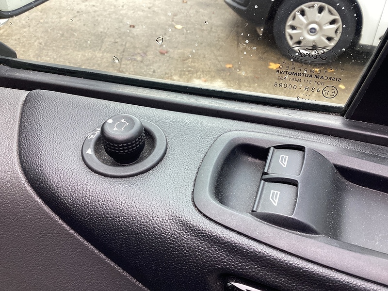 Ford 280 EcoBlue Limited SWB L/R Euro 6 ** NO VAT**