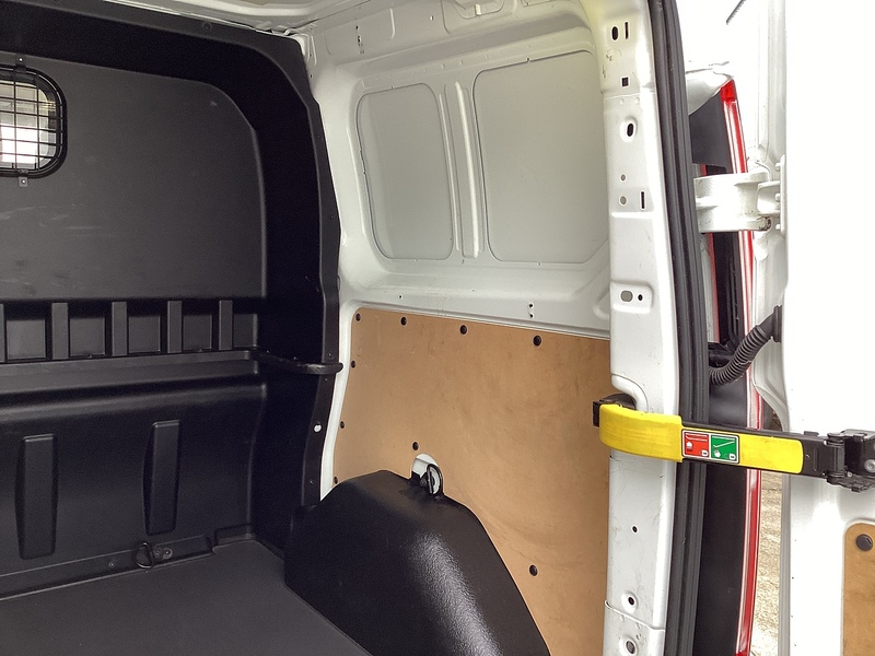 Ford TDCi 290 Limited SWB L/R Crewvan A/C  