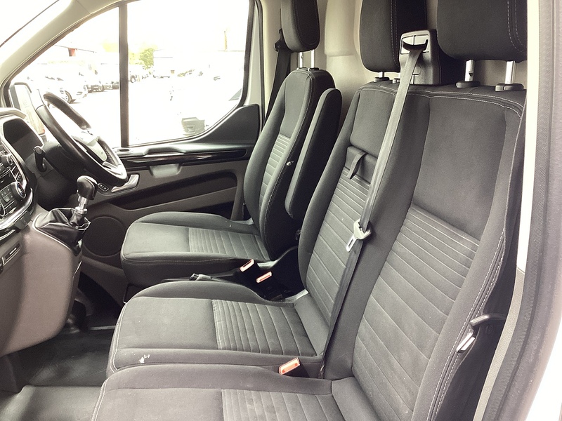 Ford 300 EcoBlue Limited LWB L/R A/C Euro 6 ** NO VAT**