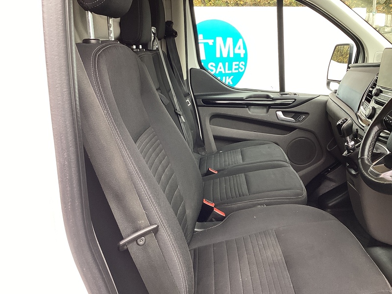 Ford 300 EcoBlue Limited LWB L/R A/C Euro 6 ** NO VAT**