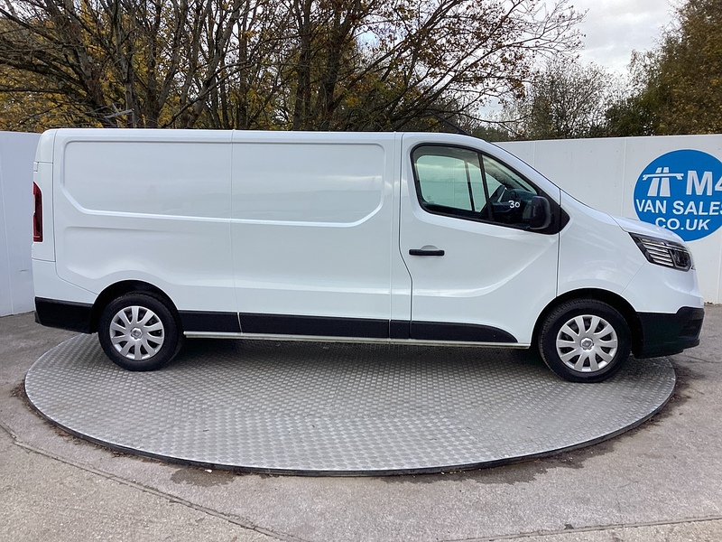 Renault dCi Blue LL30 Business+ LWB L/R A/C Euro 6