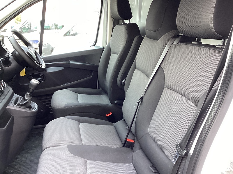 Renault dCi Blue LL30 Business+ LWB L/R A/C Euro 6