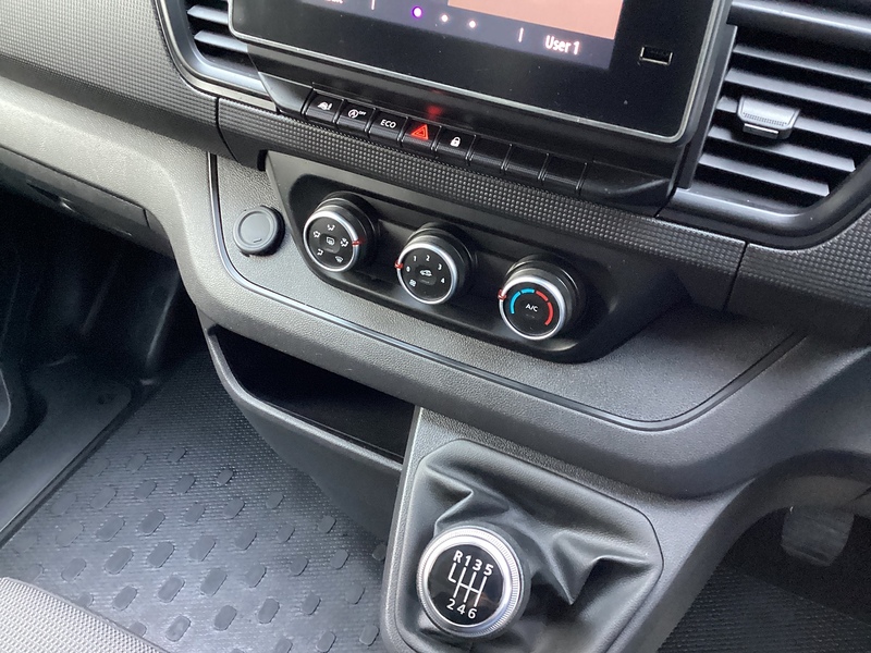 Renault dCi Blue LL30 Business+ LWB L/R A/C Euro 6