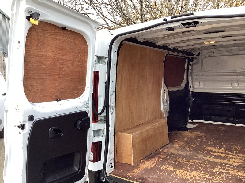 Renault dCi Blue LL30 Business+ LWB L/R A/C Euro 6