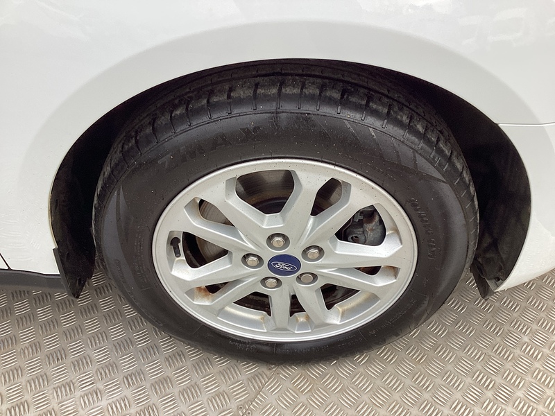 Ford 240 EcoBlue Limited LWB L/R A/C Euro 6