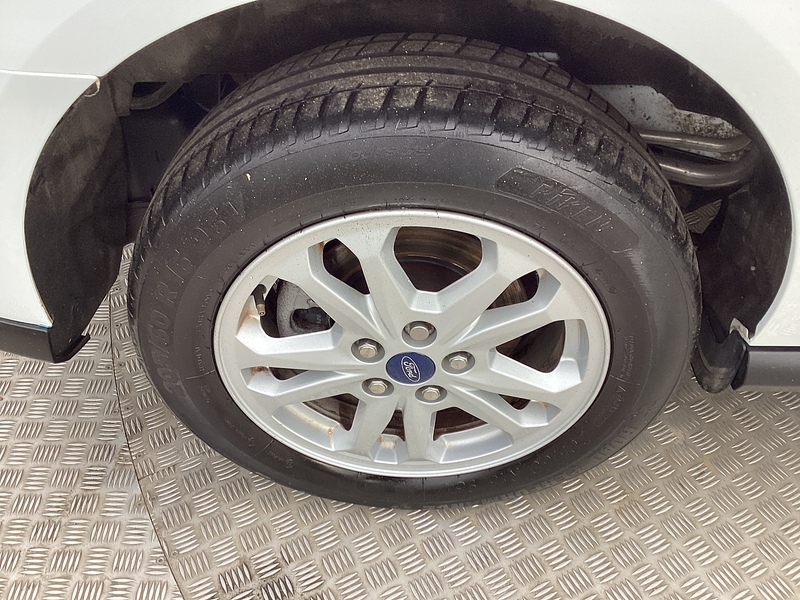 Ford 240 EcoBlue Limited LWB L/R A/C Euro 6