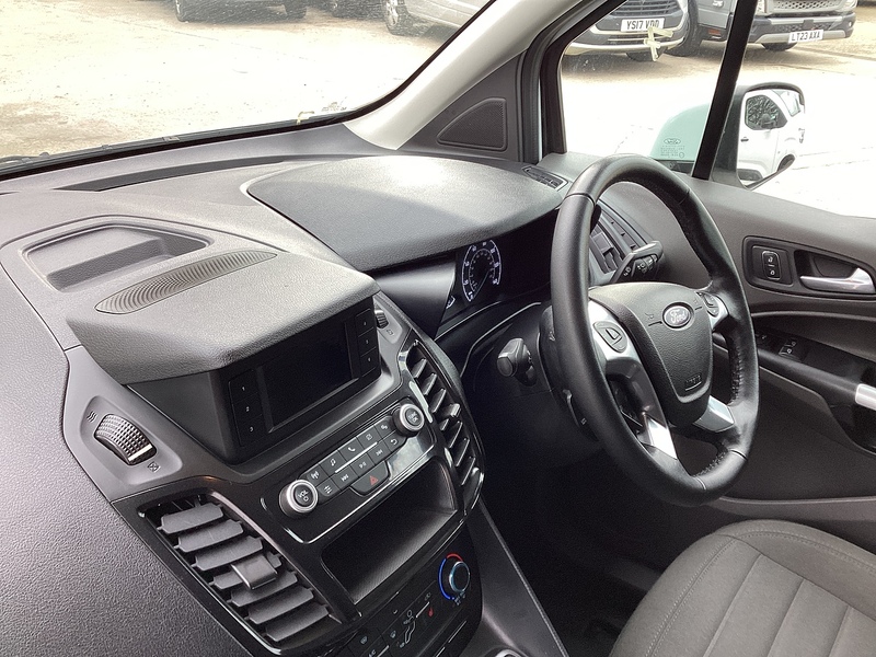 Ford 240 EcoBlue Limited LWB L/R A/C Euro 6