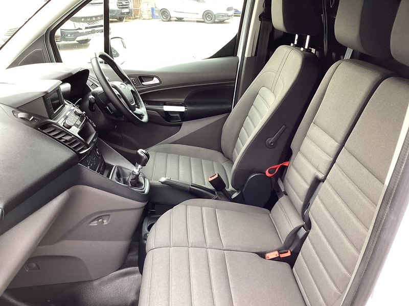 Ford 240 EcoBlue Limited LWB L/R A/C Euro 6