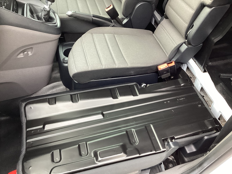 Ford 240 EcoBlue Limited LWB L/R A/C Euro 6