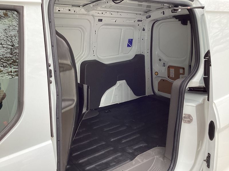 Ford 240 EcoBlue Limited LWB L/R A/C Euro 6