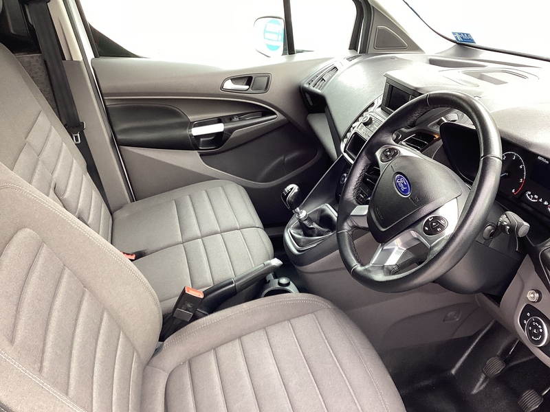 Ford 240 EcoBlue Limited LWB L/R A/C Euro 6