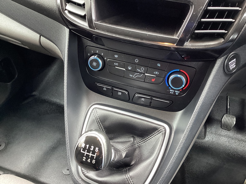 Ford 240 EcoBlue Limited LWB L/R A/C Euro 6